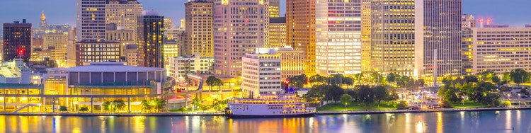 detroit-skyline-in-michigan-usa-at-sunset
