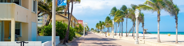 the-famous-hollywood-beach-boardwalk-in-florida